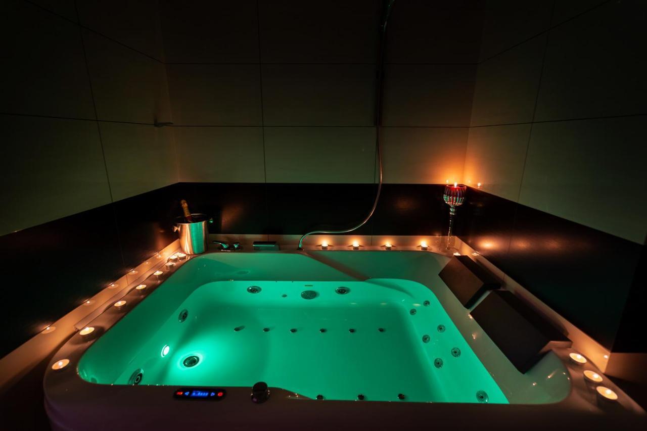 Premium Jacuzzi Apartment Клайпеда Екстериор снимка